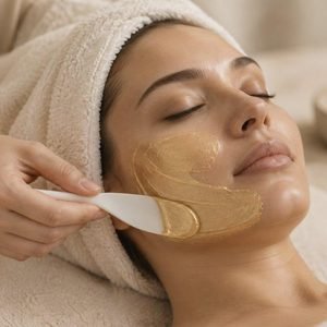 Gesichtsmassage mit pflegender Gesichtsmaske – WM Studio Wiesbaden